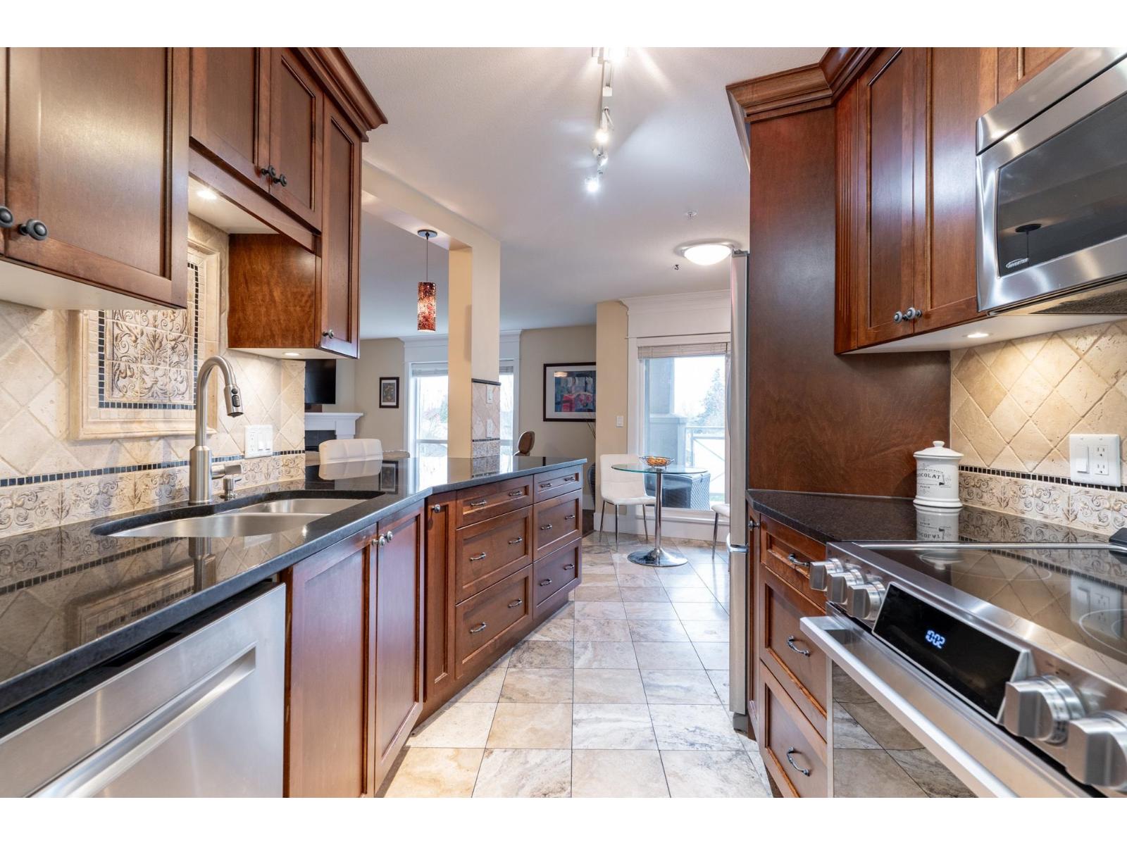 305 15150 29a Avenue, Surrey, British Columbia V4P 3B1 - Photo 5 - R3069484