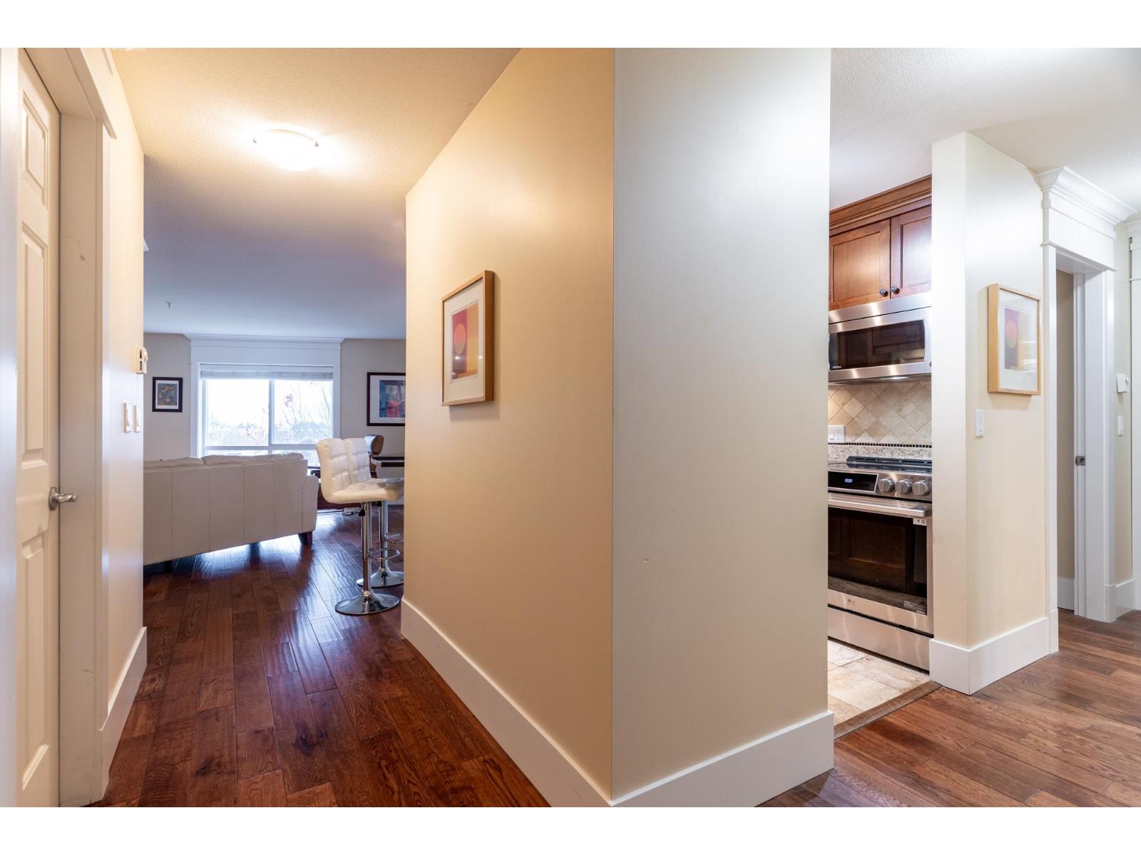 305 15150 29a Avenue, Surrey, British Columbia V4P 3B1 - Photo 3 - R3069484