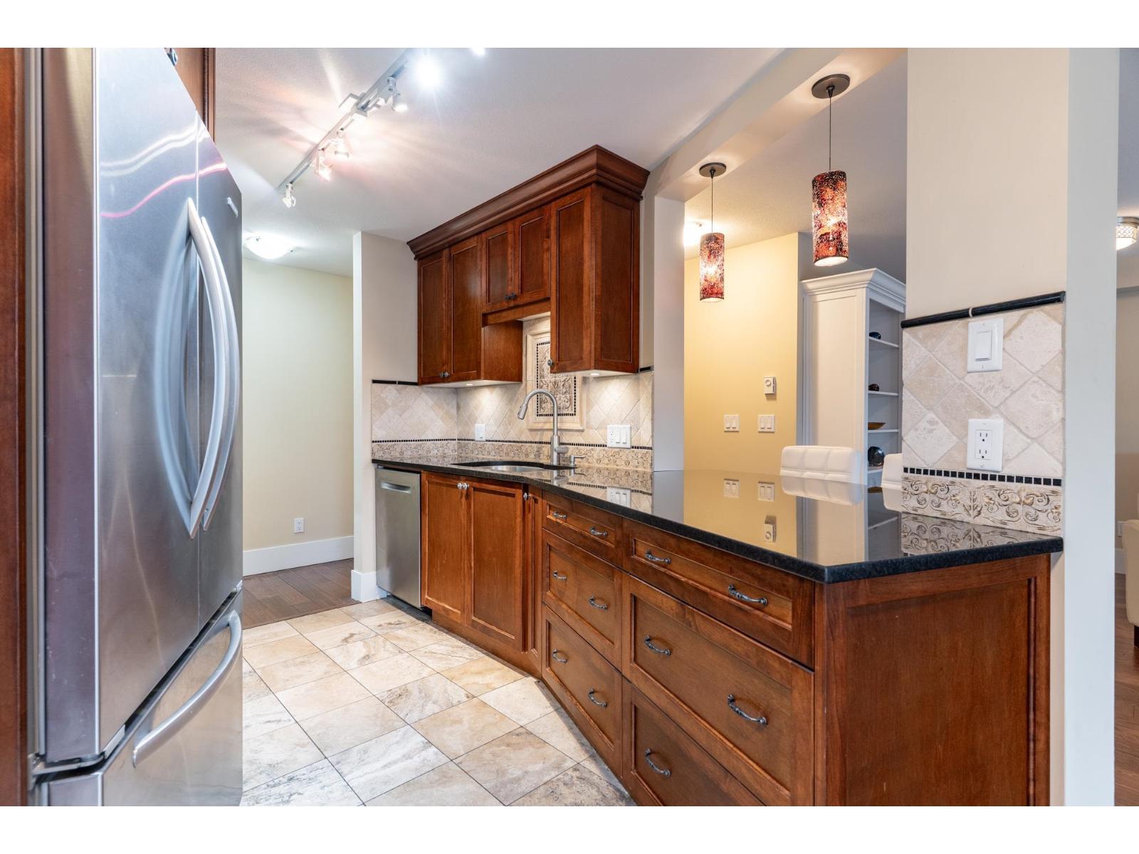 305 15150 29a Avenue, Surrey, British Columbia V4P 3B1 - Photo 7 - R3069484