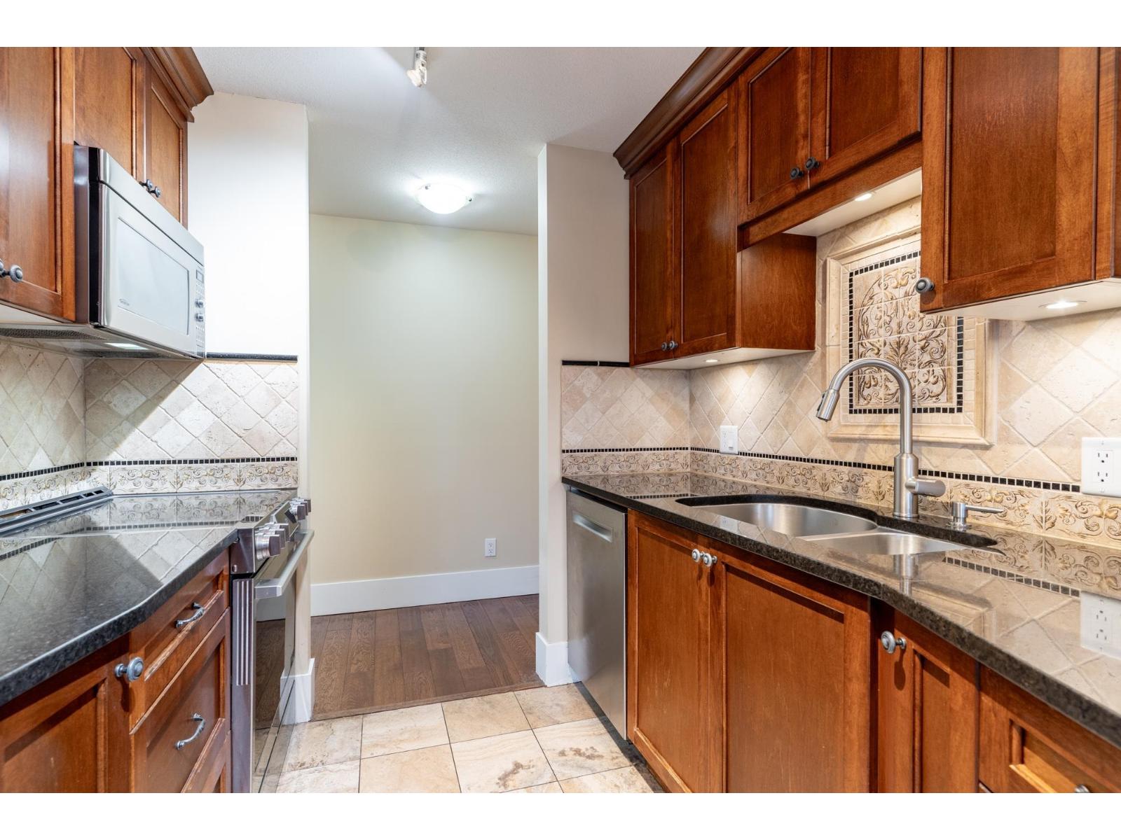 305 15150 29a Avenue, Surrey, British Columbia V4P 3B1 - Photo 8 - R3069484