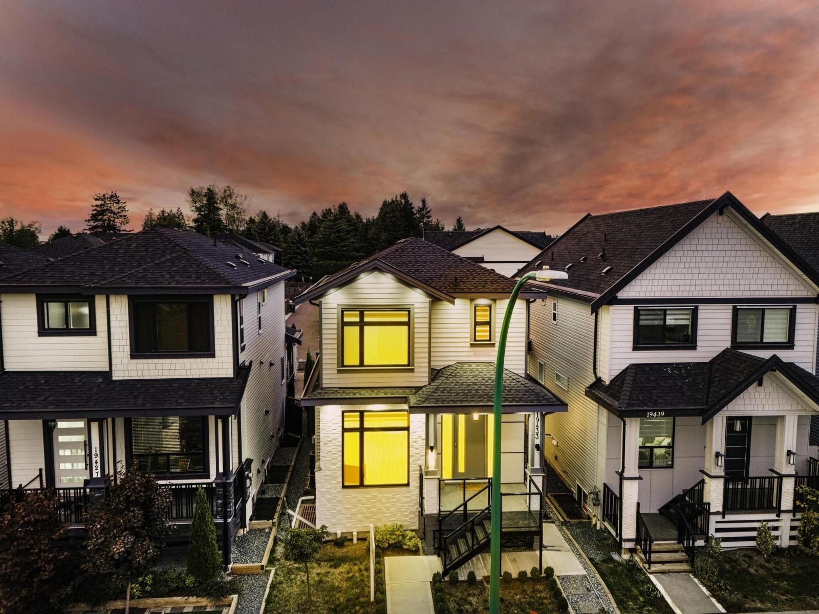 19433 70 Avenue, Surrey, British Columbia  V4N 1N2 - Photo 3 - R3071232