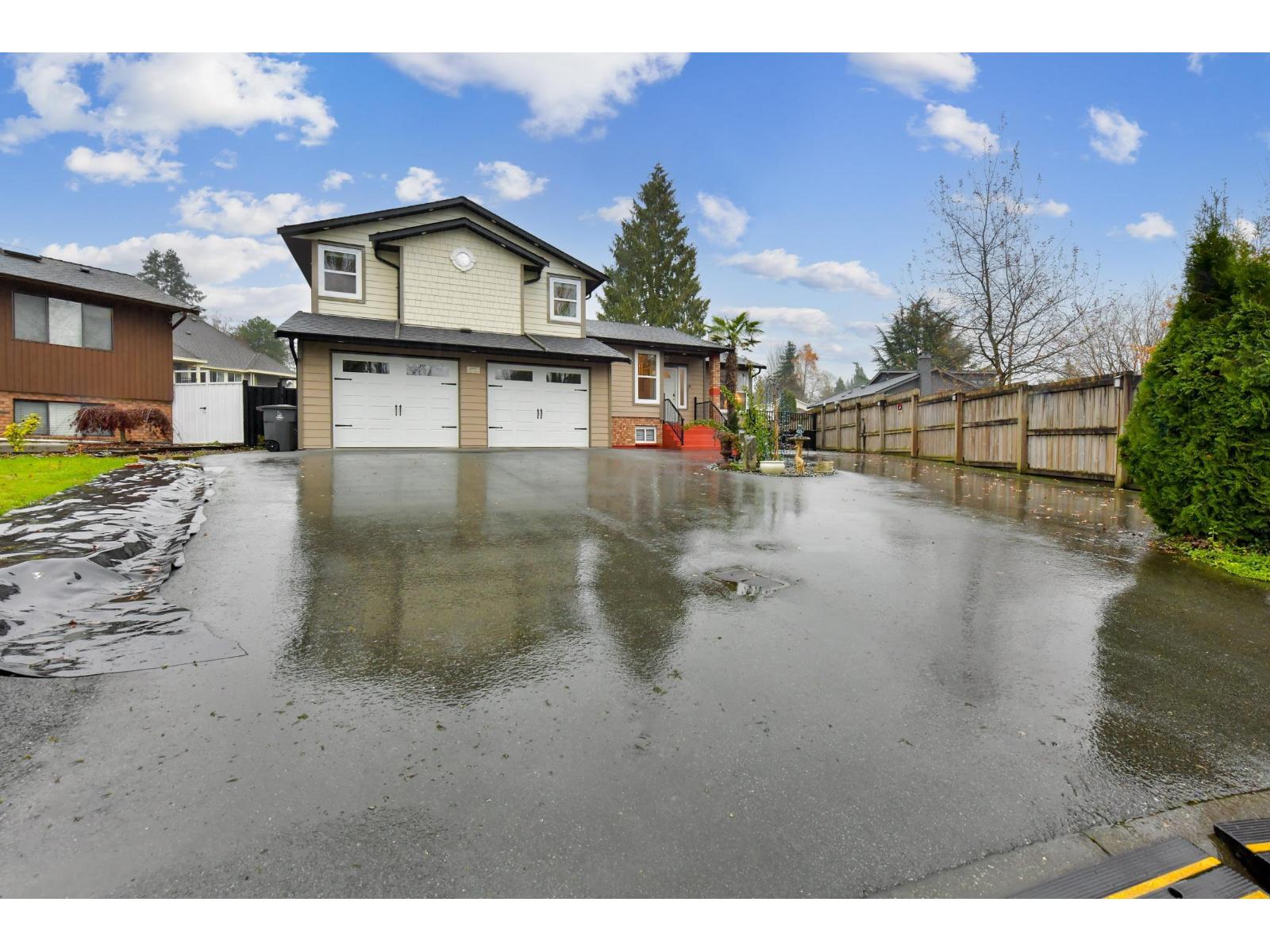 Upper 8997 146a Street, Surrey, British Columbia  V3R 7A1 - Photo 1 - R3071298
