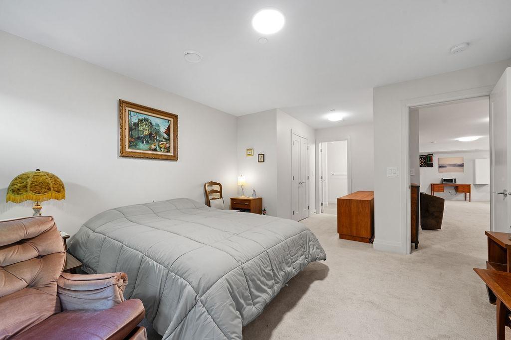 15541 Oxenham Avenue, White Rock, British Columbia  V4B 2J2 - Photo 30 - R3071311