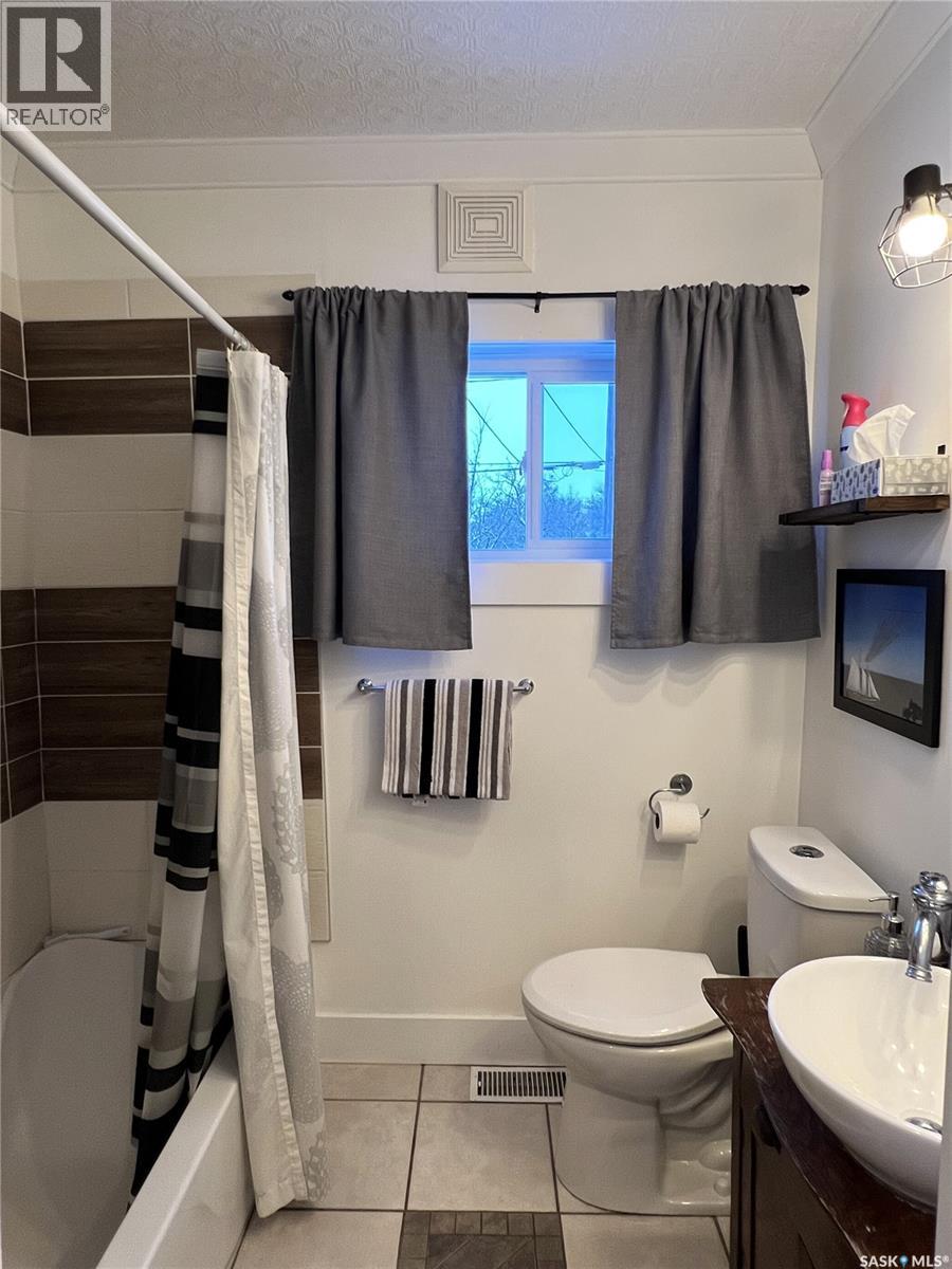 415 3rd Street W, Meadow Lake, Saskatchewan  S9X 1C8 - Photo 17 - SK025051