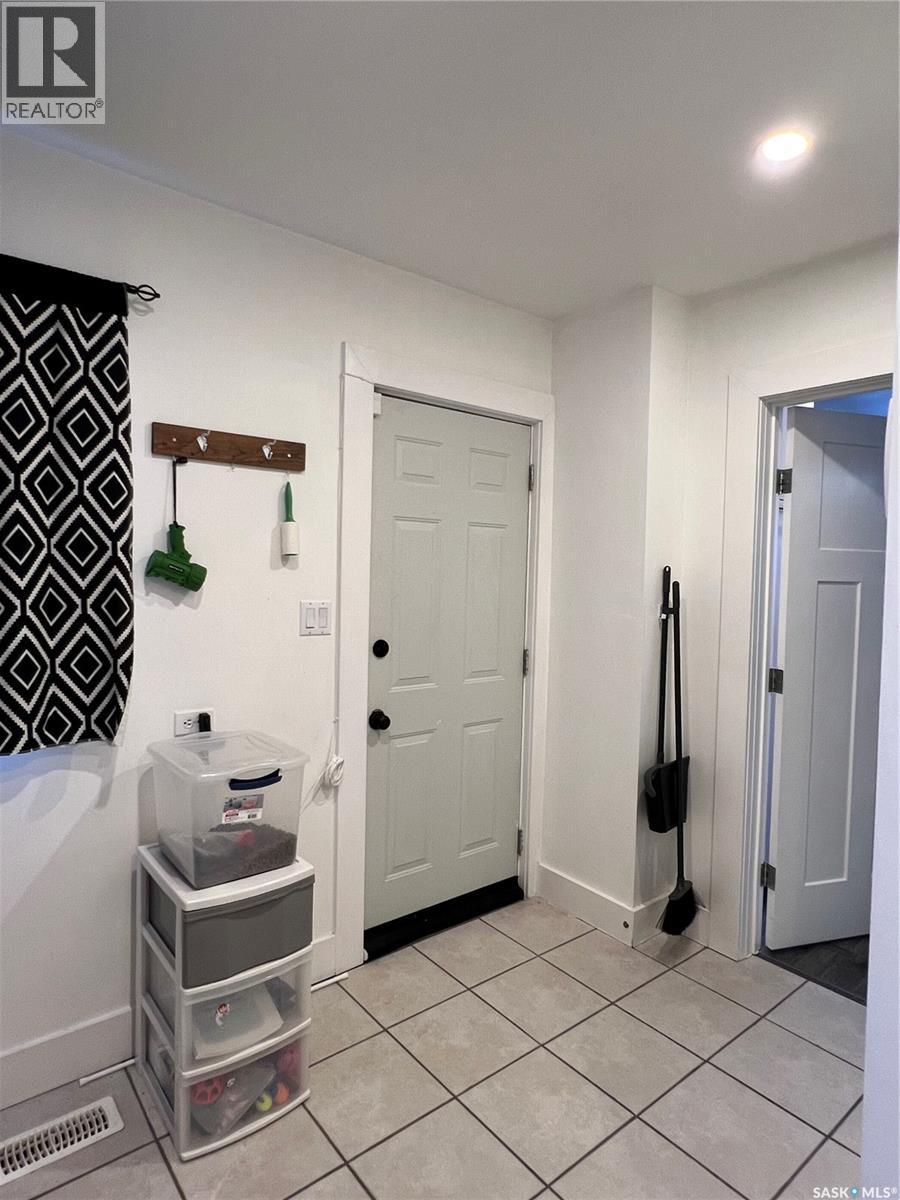 415 3rd Street W, Meadow Lake, Saskatchewan  S9X 1C8 - Photo 18 - SK025051