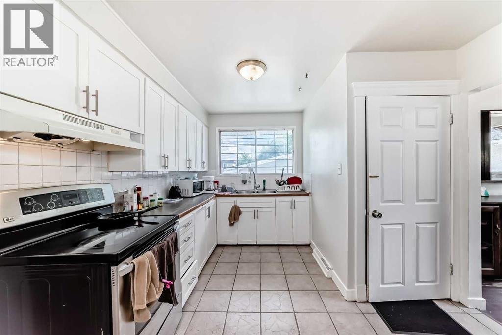 2208 47 Street Se, Calgary, Alberta  T2B 1L6 - Photo 9 - A2248866