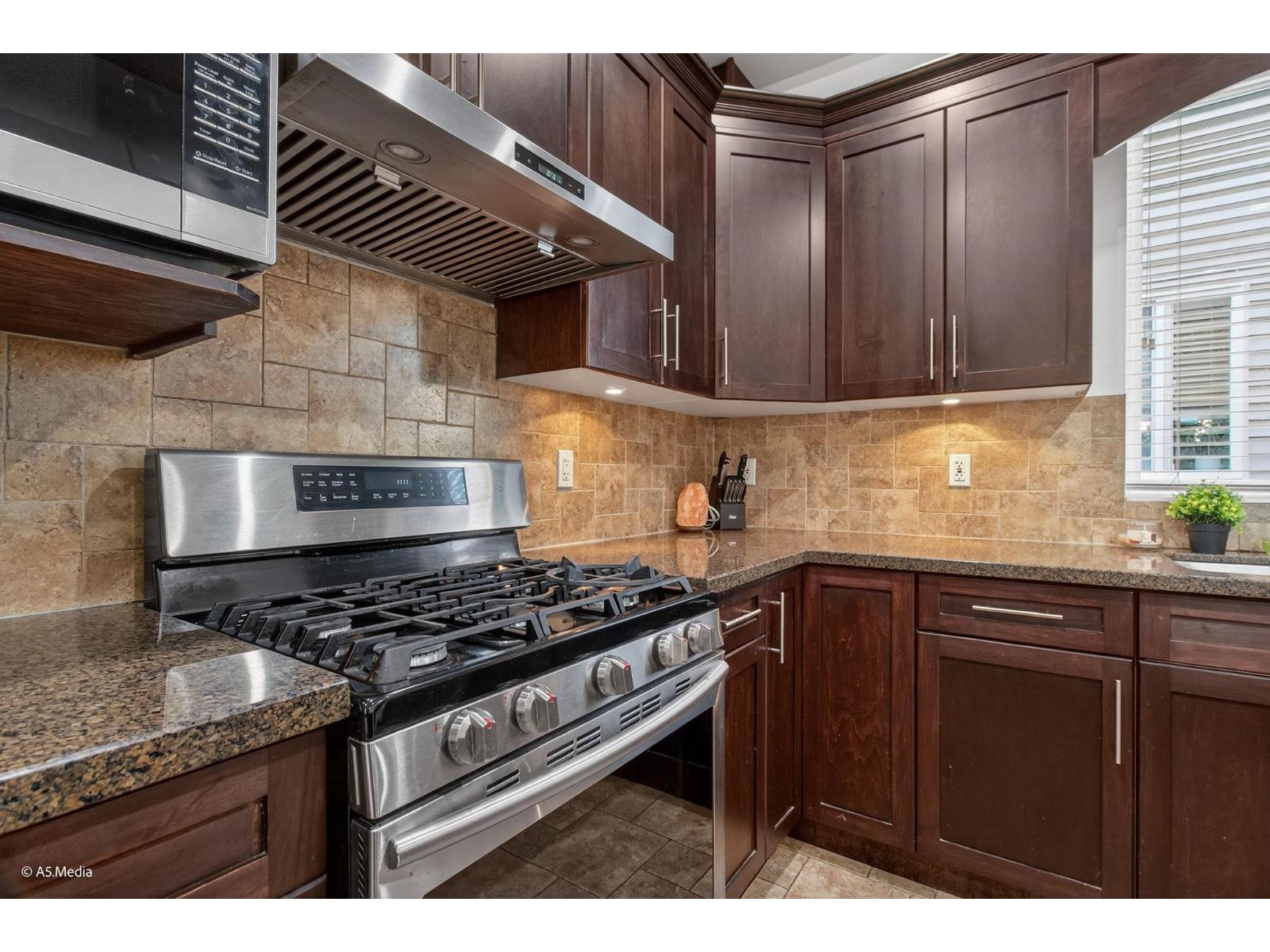 7032 195a Street, Surrey, British Columbia V4N 5Z2 - Photo 16 - R3071057