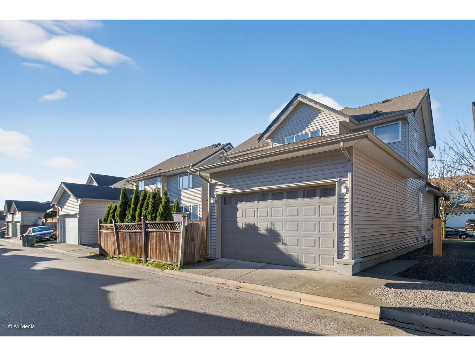 7032 195a Street, Surrey, British Columbia V4N 5Z2 - Photo 6 - R3071057