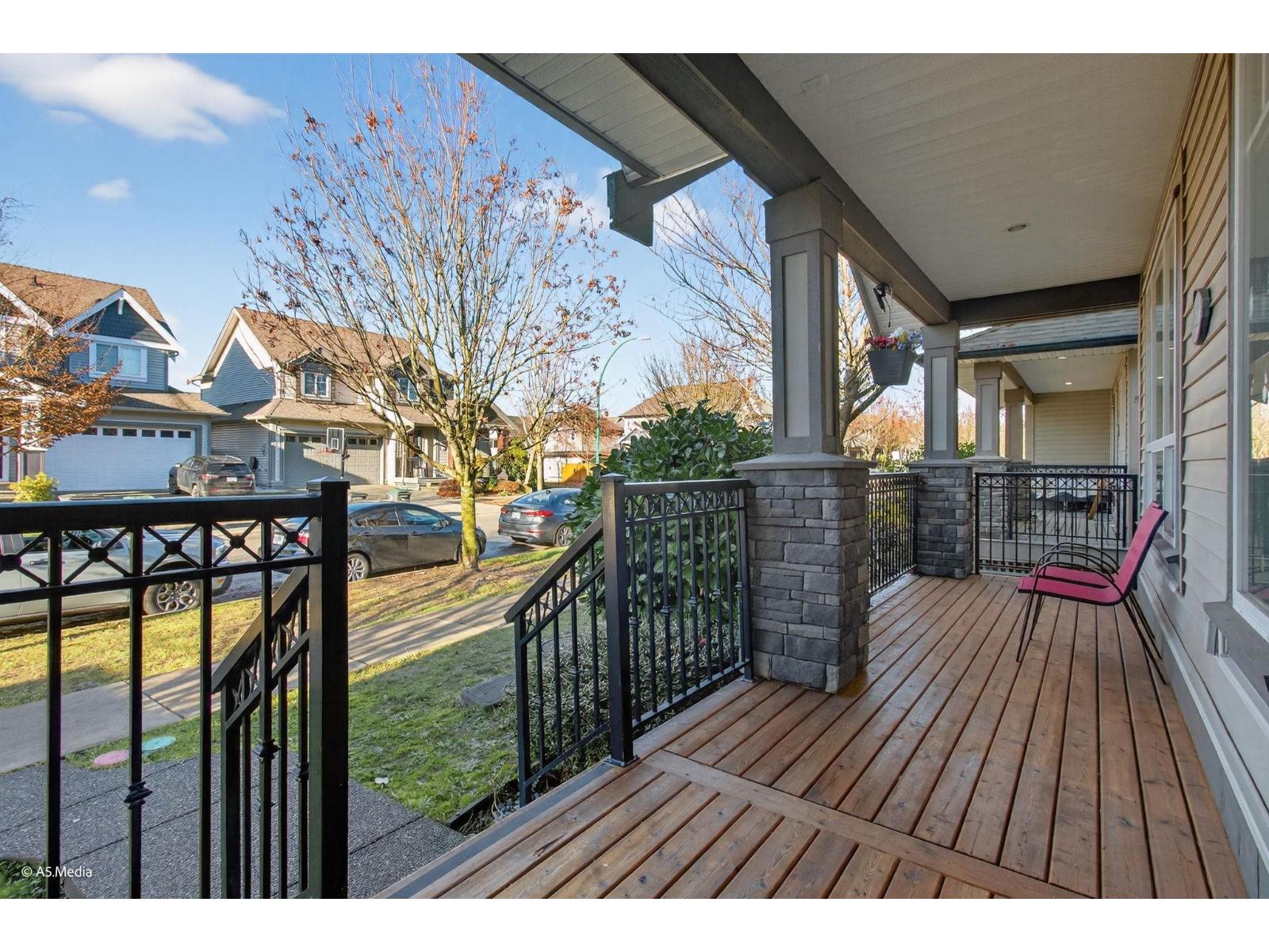 7032 195a Street, Surrey, British Columbia V4N 5Z2 - Photo 3 - R3071057