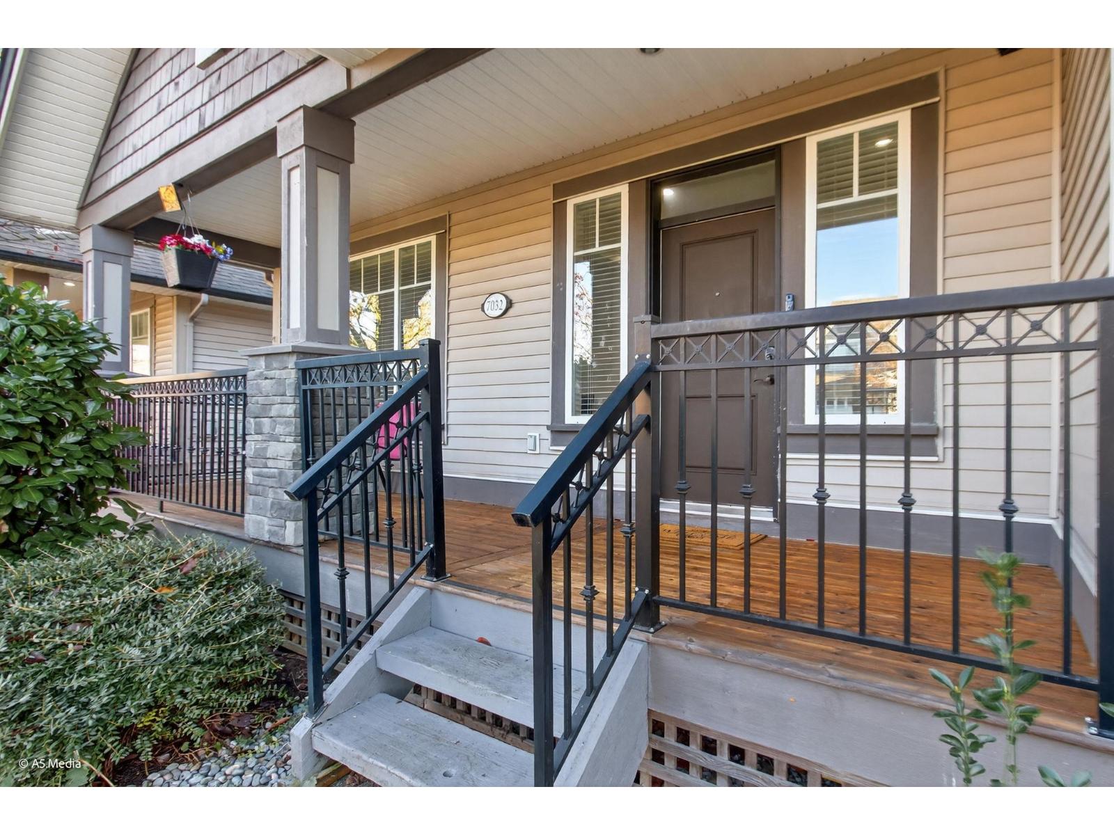 7032 195a Street, Surrey, British Columbia V4N 5Z2 - Photo 2 - R3071057