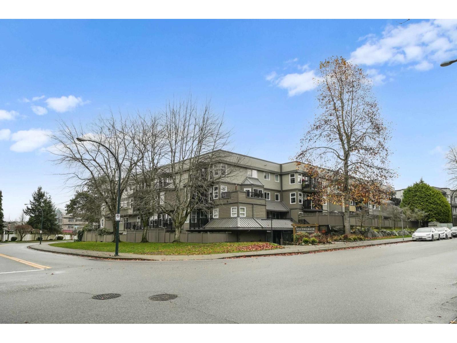 3 1870 E Southmere Crescent, Surrey, British Columbia V4A 7A3 - Photo 2 - R3071060