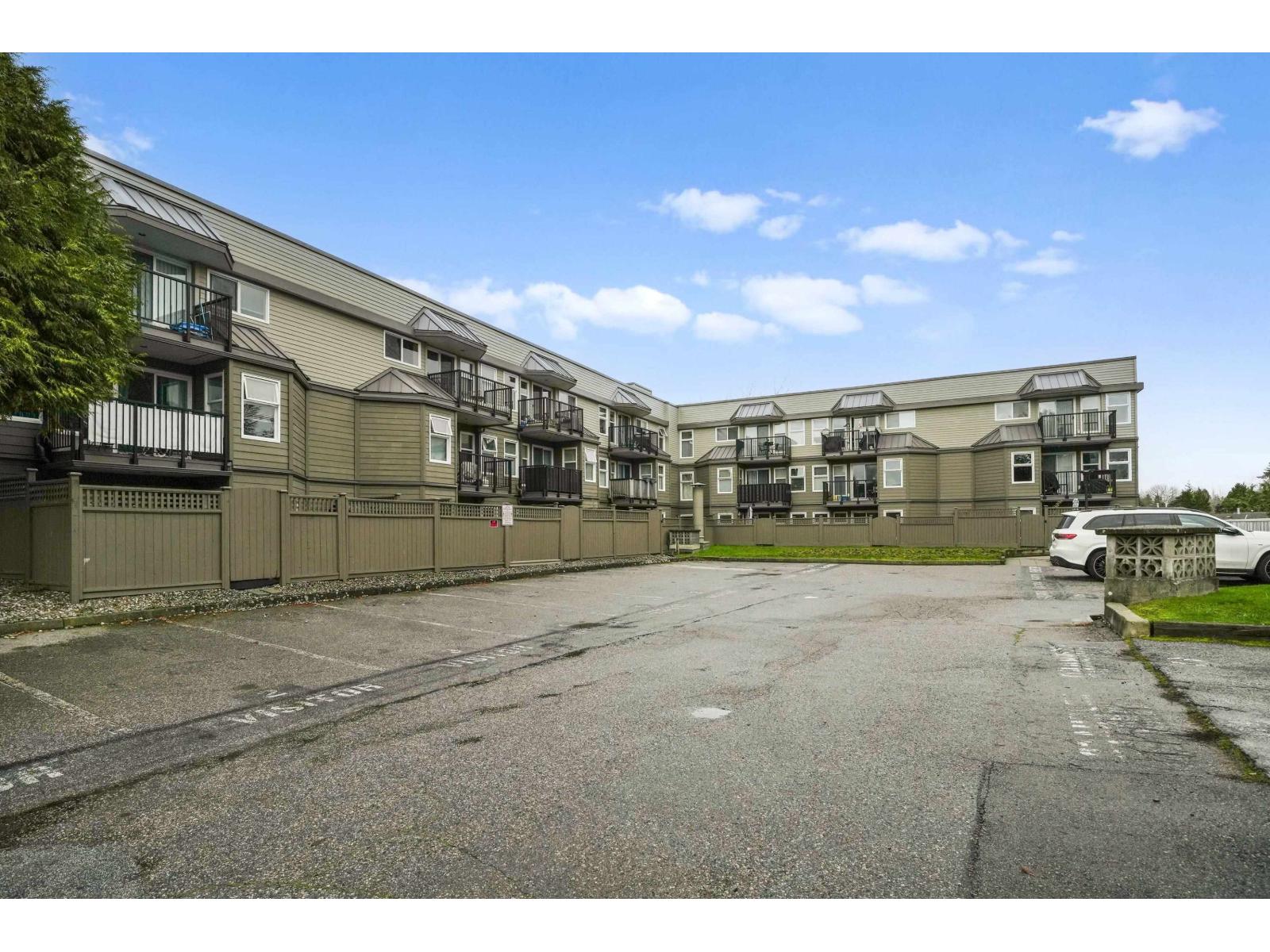 3 1870 E Southmere Crescent, Surrey, British Columbia V4A 7A3 - Photo 3 - R3071060