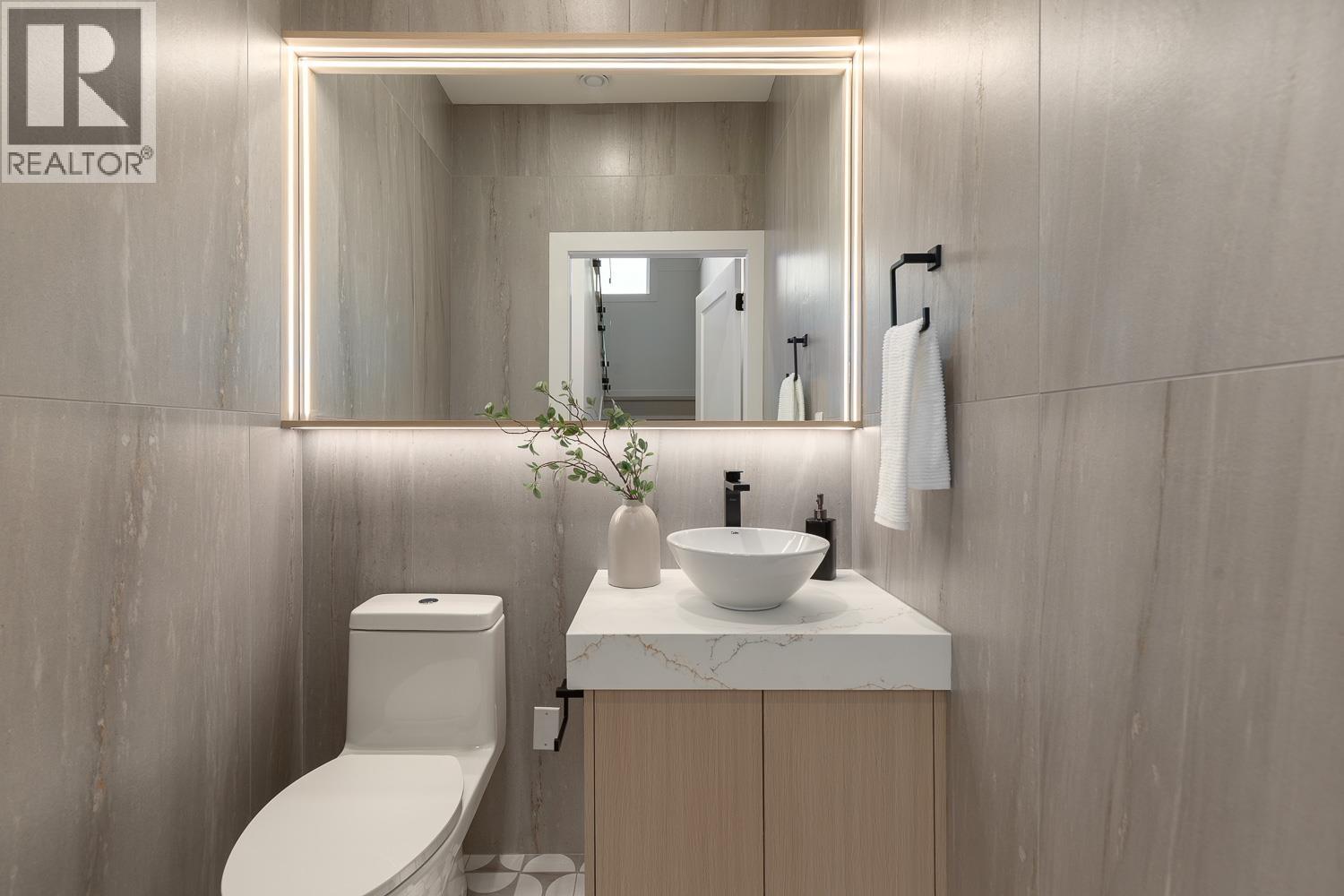 2 3506 E Pender Street, Vancouver, British Columbia  V5K 2E3 - Photo 11 - R3071280