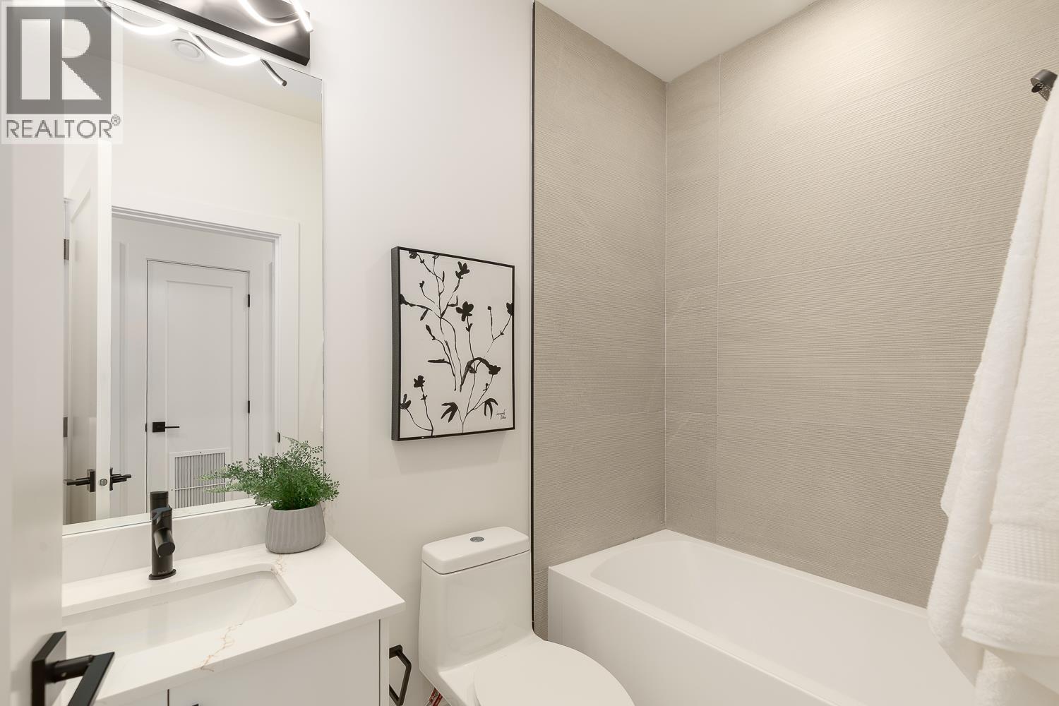 2 3506 E Pender Street, Vancouver, British Columbia  V5K 2E3 - Photo 16 - R3071280