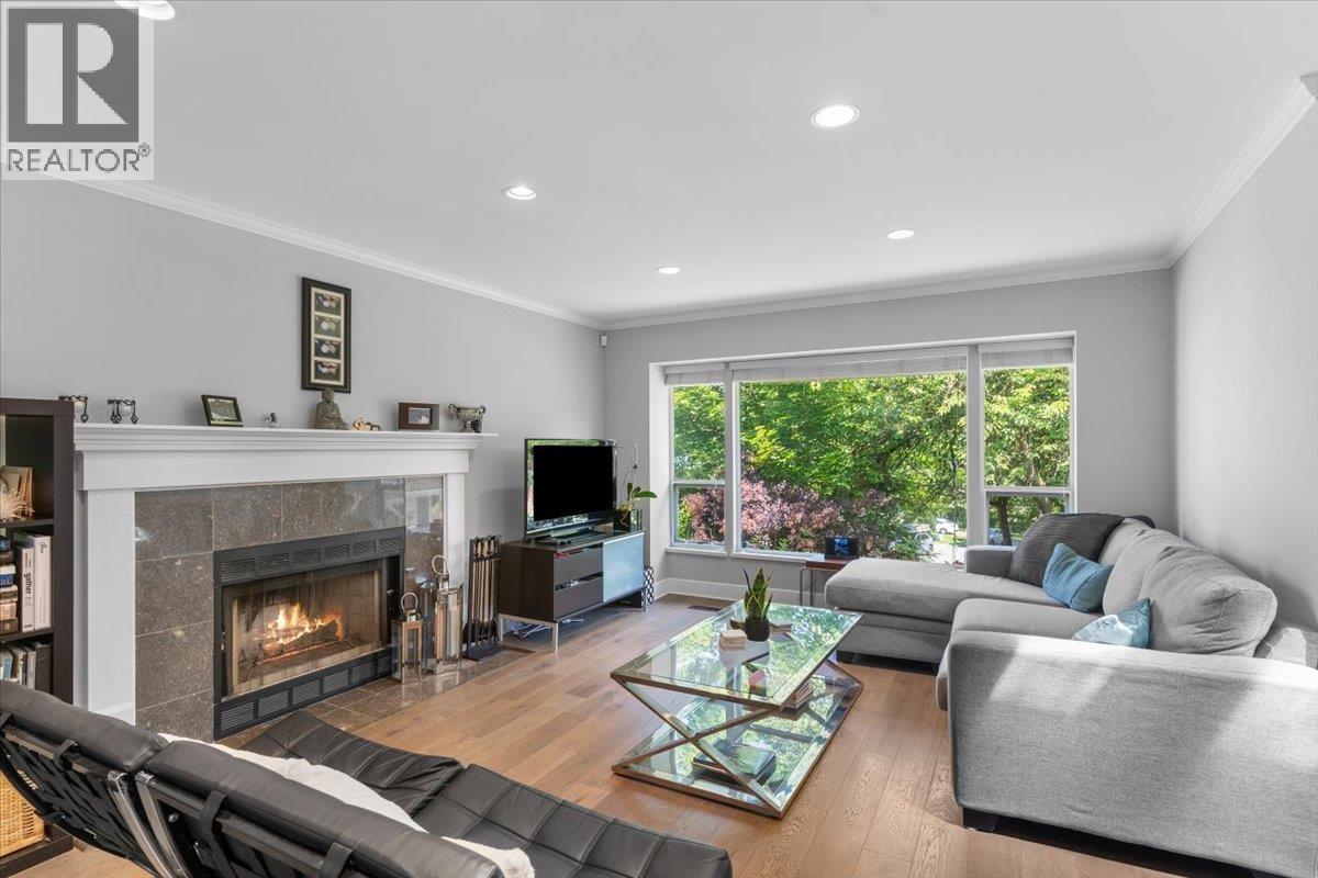 2561 Stoney Creek Place, Burnaby, British Columbia  V3J 7S4 - Photo 3 - R3071322