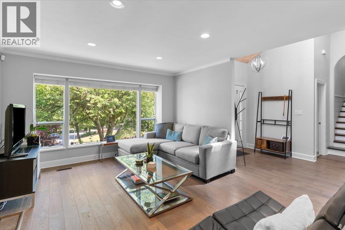 2561 Stoney Creek Place, Burnaby, British Columbia  V3J 7S4 - Photo 4 - R3071322