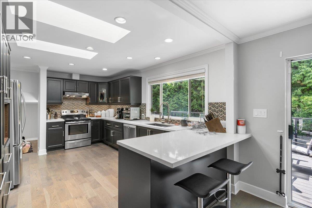 2561 Stoney Creek Place, Burnaby, British Columbia  V3J 7S4 - Photo 7 - R3071322