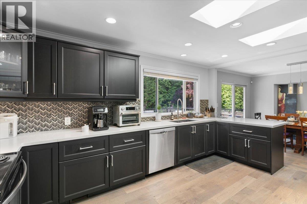 2561 Stoney Creek Place, Burnaby, British Columbia  V3J 7S4 - Photo 8 - R3071322