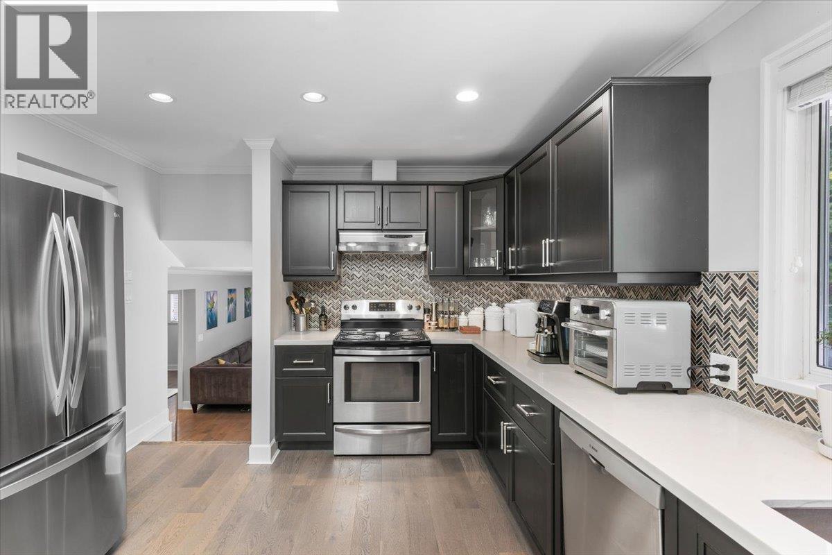 2561 Stoney Creek Place, Burnaby, British Columbia  V3J 7S4 - Photo 9 - R3071322