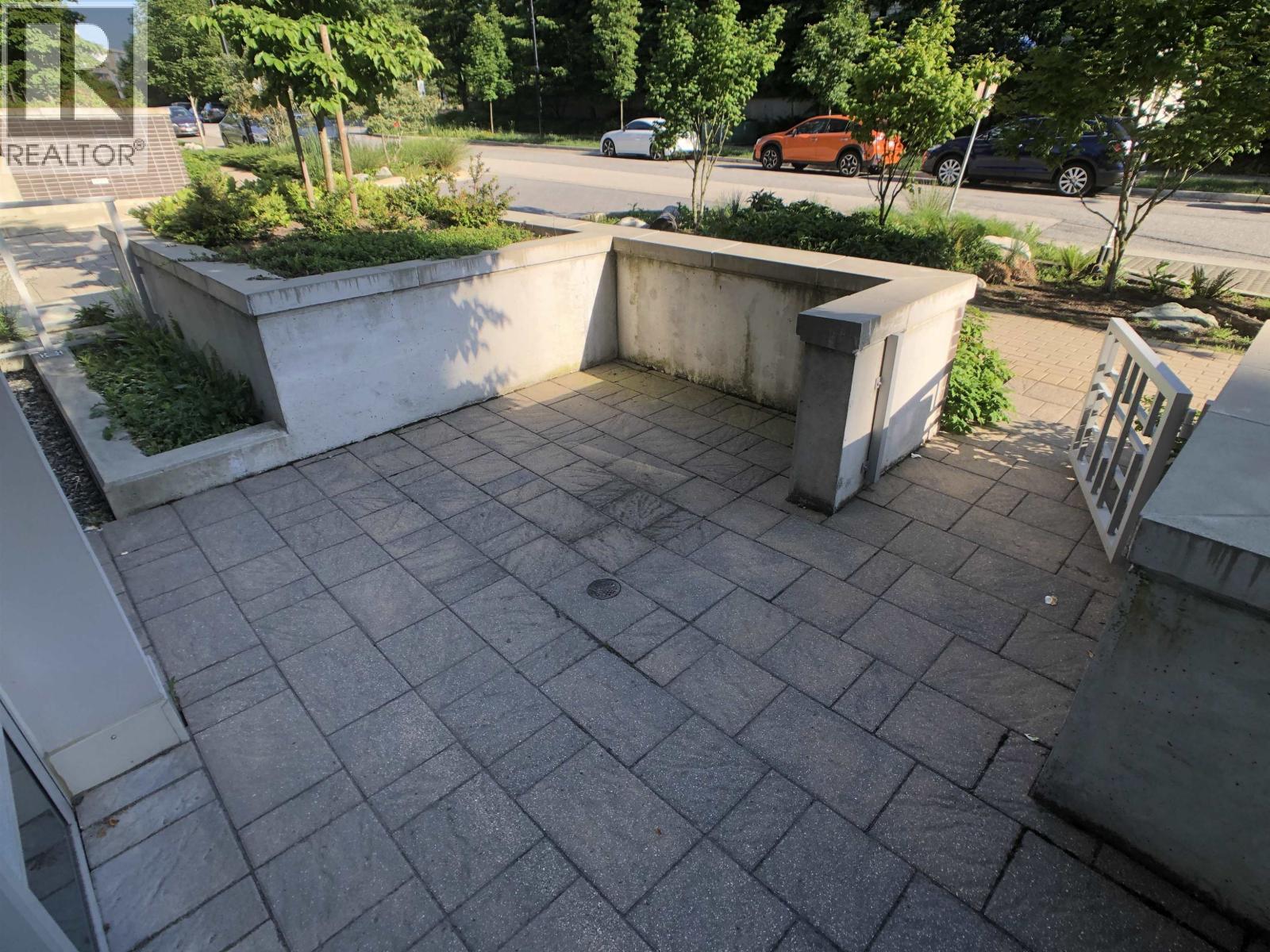 9068 University Crescent, Burnaby, British Columbia  V5A 0E1 - Photo 2 - R3071304