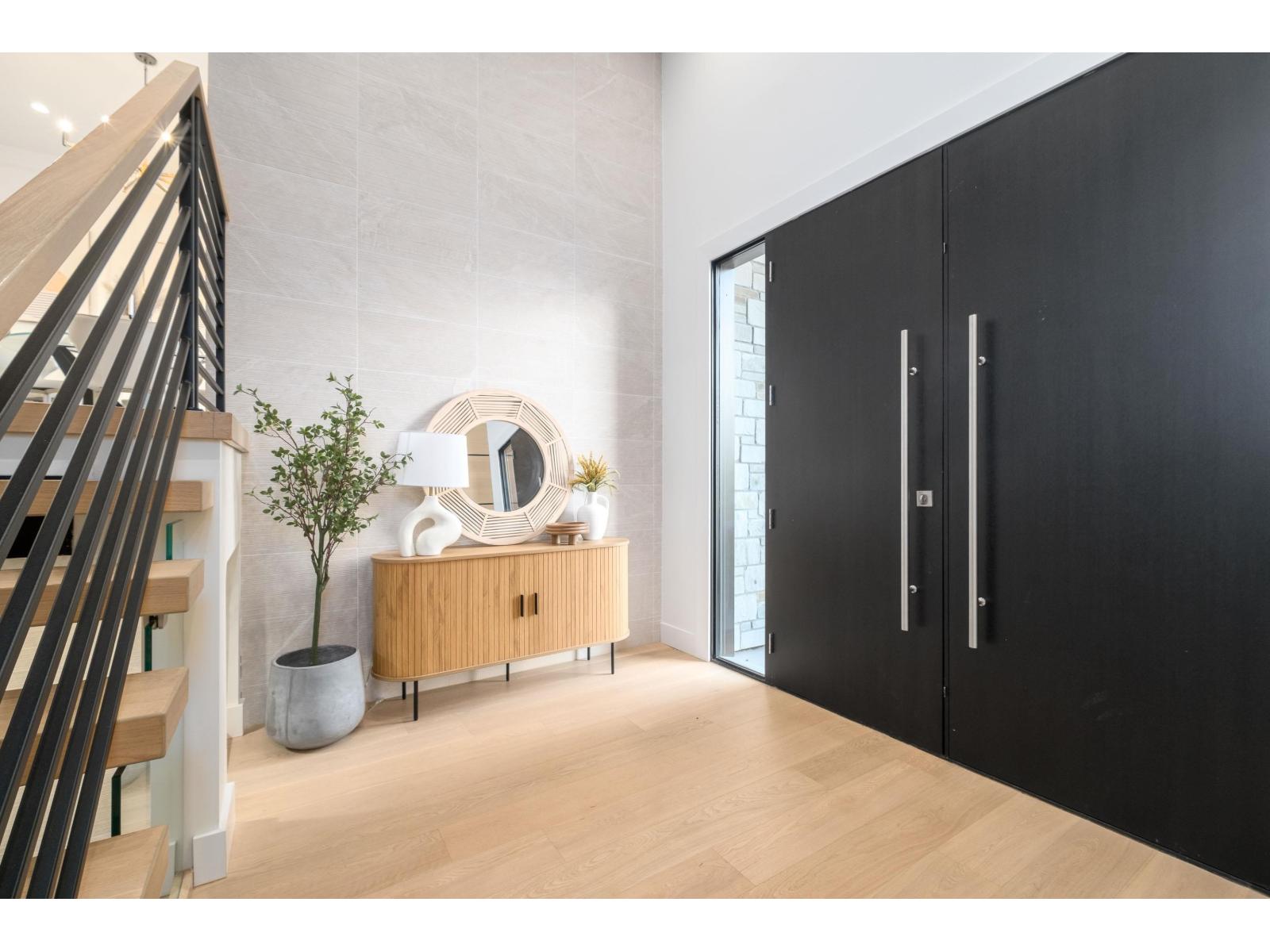 16690 Mcnair Drive, Surrey, British Columbia V3Z 0P9 - Photo 2 - R3071282