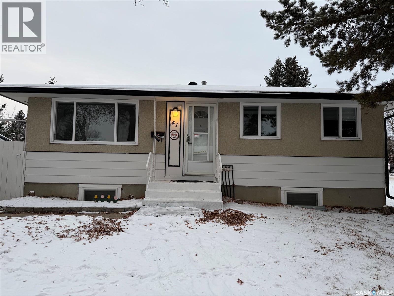 41 Cartier Crescent, Saskatoon, Saskatchewan  S7L 4L8 - Photo 2 - SK025050