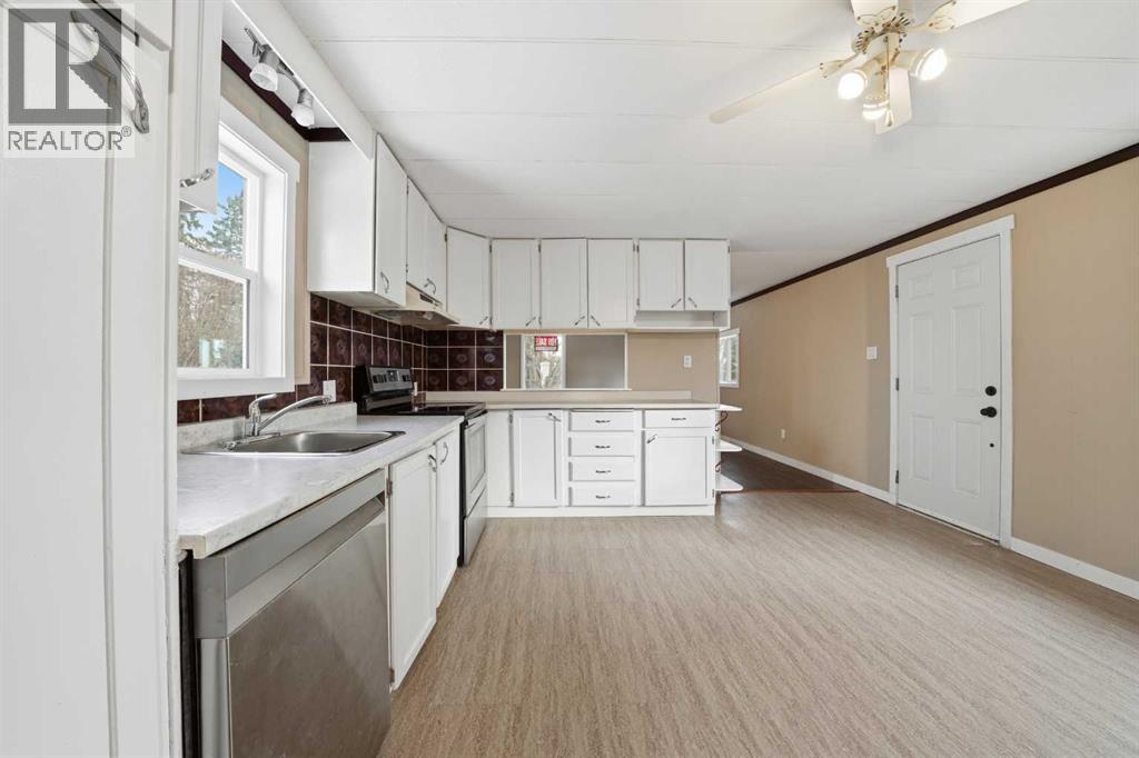 18 Parkland Acres, Lacombe, Alberta  T4L 1T2 - Photo 9 - A2272900