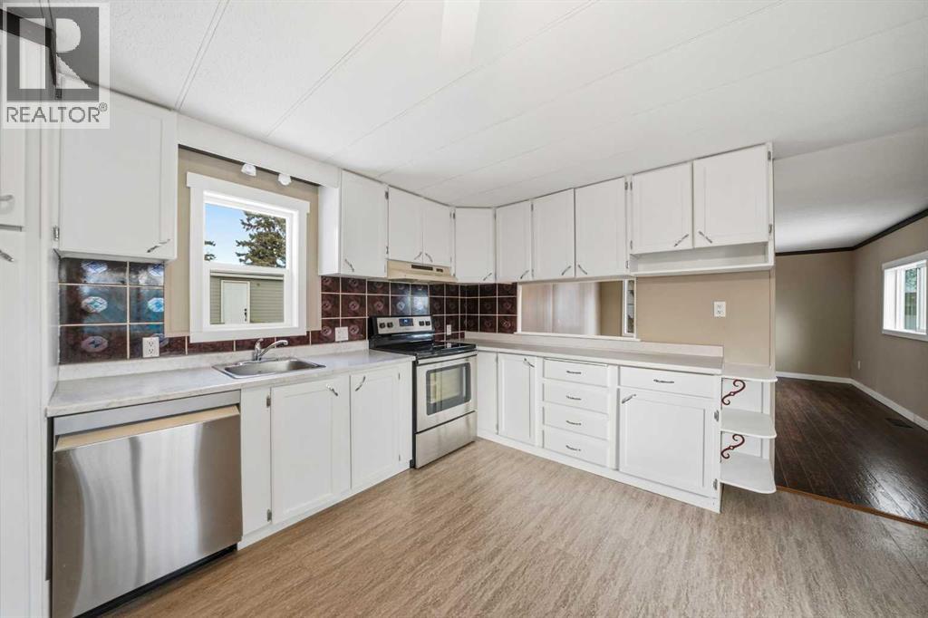 18 Parkland Acres, Lacombe, Alberta  T4L 1T2 - Photo 6 - A2272900