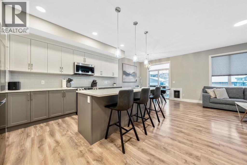 135 Belgian Crescent, Cochrane, Alberta  T4C 2C4 - Photo 2 - A2272475