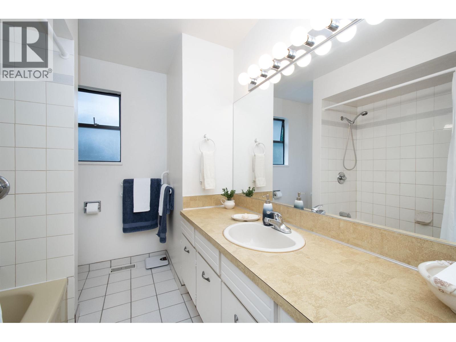 3875 Regent Avenue, North Vancouver, British Columbia  V7N 2C3 - Photo 17 - R3042580