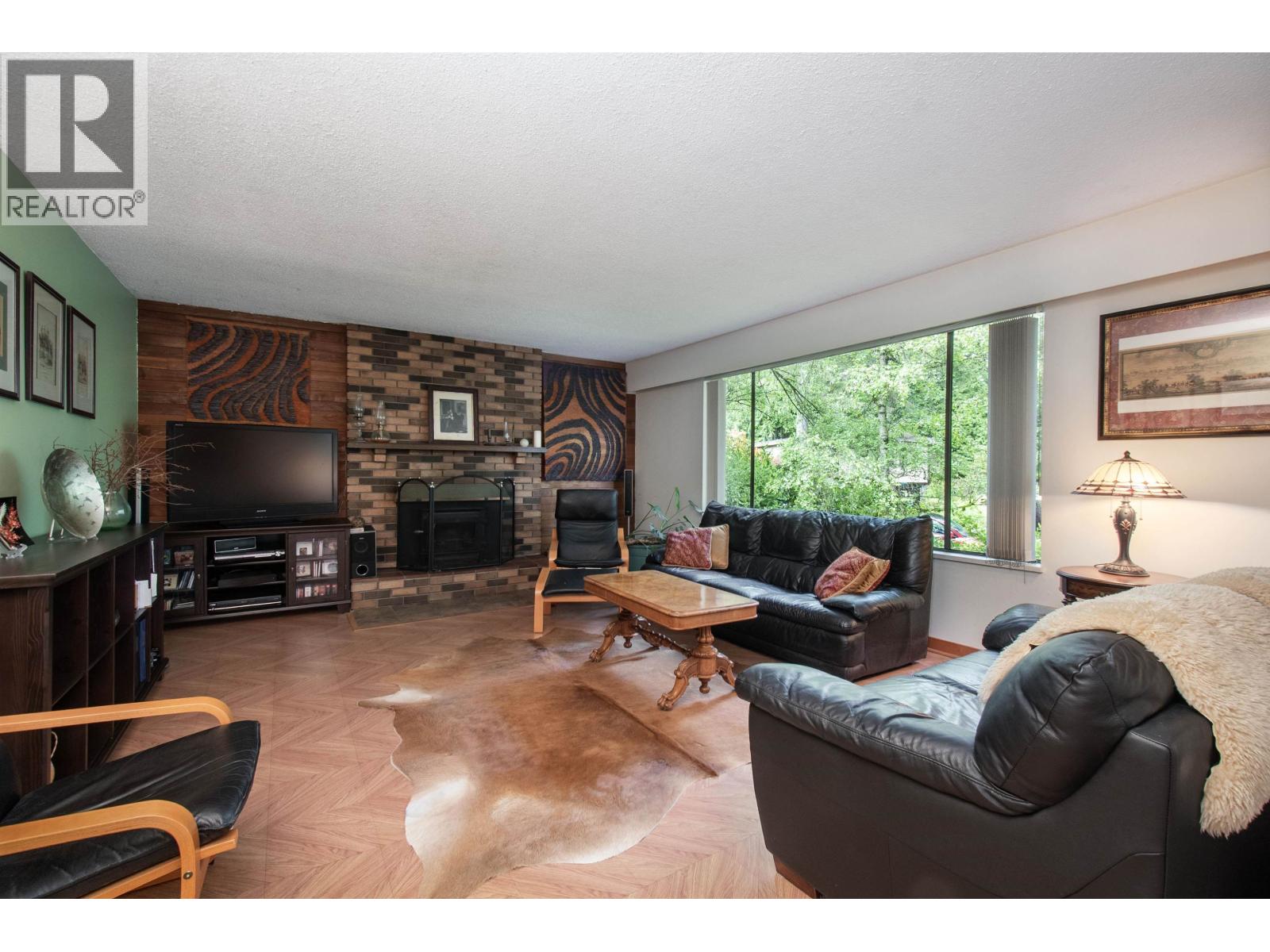 3875 REGENT AVENUE, North Vancouver, British Columbia