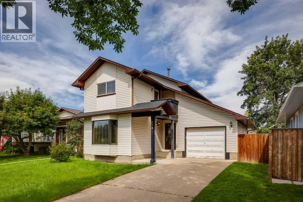 228 Marquis Place, Airdrie, Alberta  T4A 1Y4 - Photo 2 - A2262649