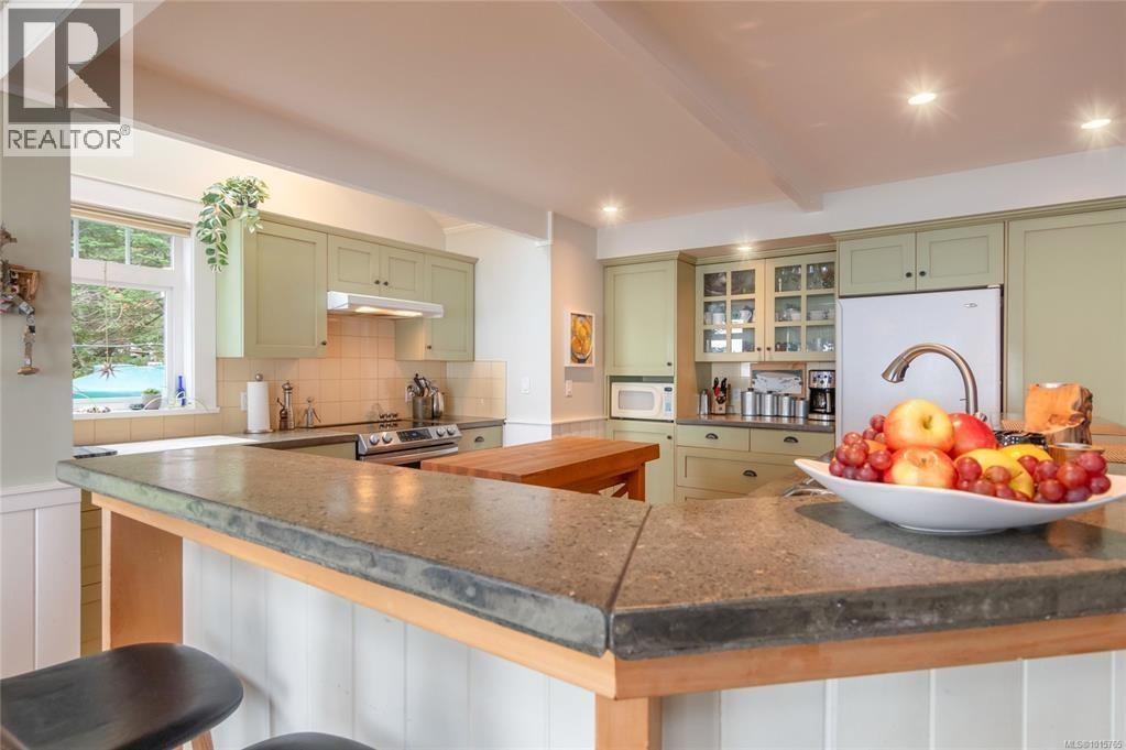 105 Island Park Drive, Other Islands, British Columbia  V0N 1P0 - Photo 13 - R3071326