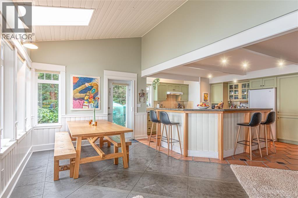 105 Island Park Drive, Other Islands, British Columbia  V0N 1P0 - Photo 11 - R3071326