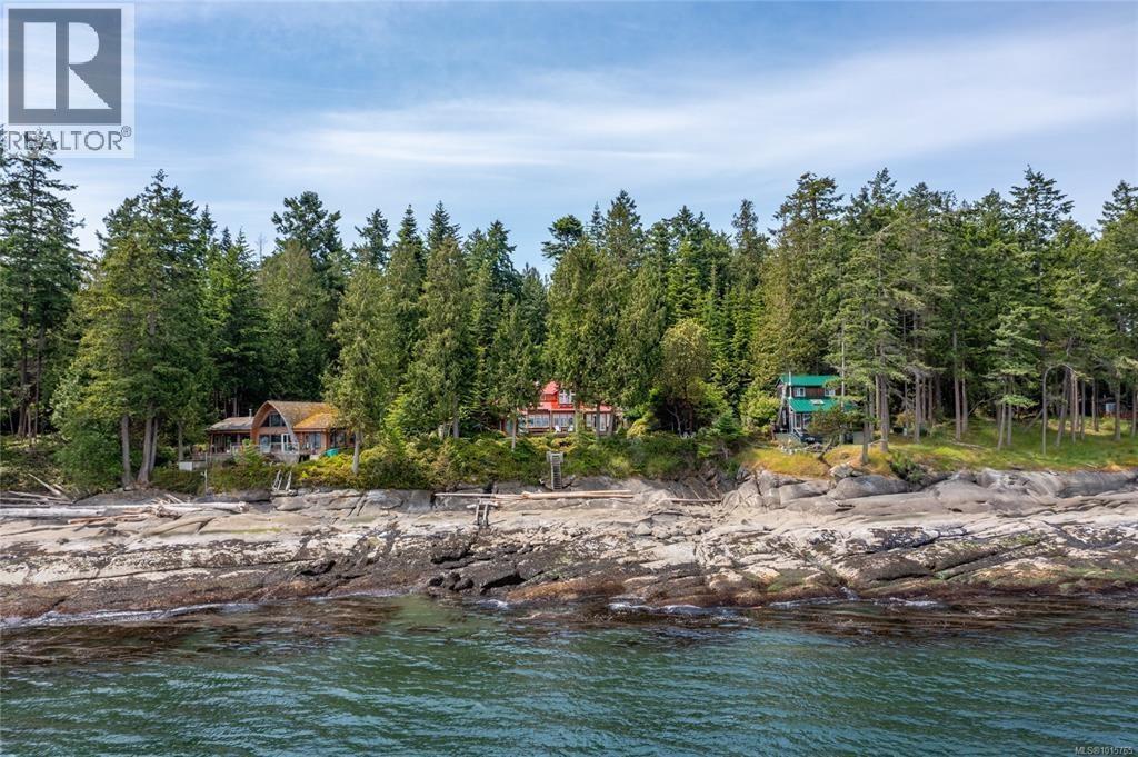 105 Island Park Drive, Other Islands, British Columbia  V0N 1P0 - Photo 3 - R3071326
