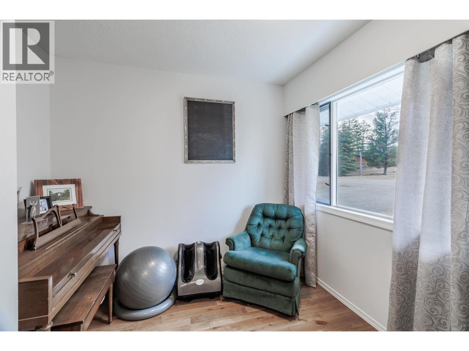 4715 Parker Court, 108 Mile Ranch, British Columbia  V0K 2Z0 - Photo 22 - R3071375