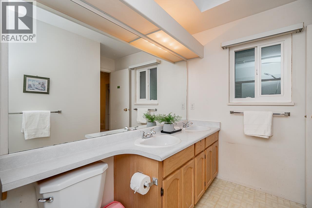 2419 Mariana Place, Coquitlam, British Columbia  V3K 6R3 - Photo 24 - R3071328