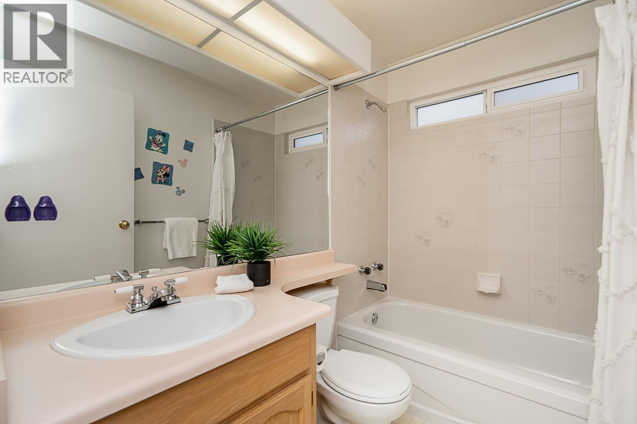 2419 Mariana Place, Coquitlam, British Columbia  V3K 6R3 - Photo 35 - R3071328