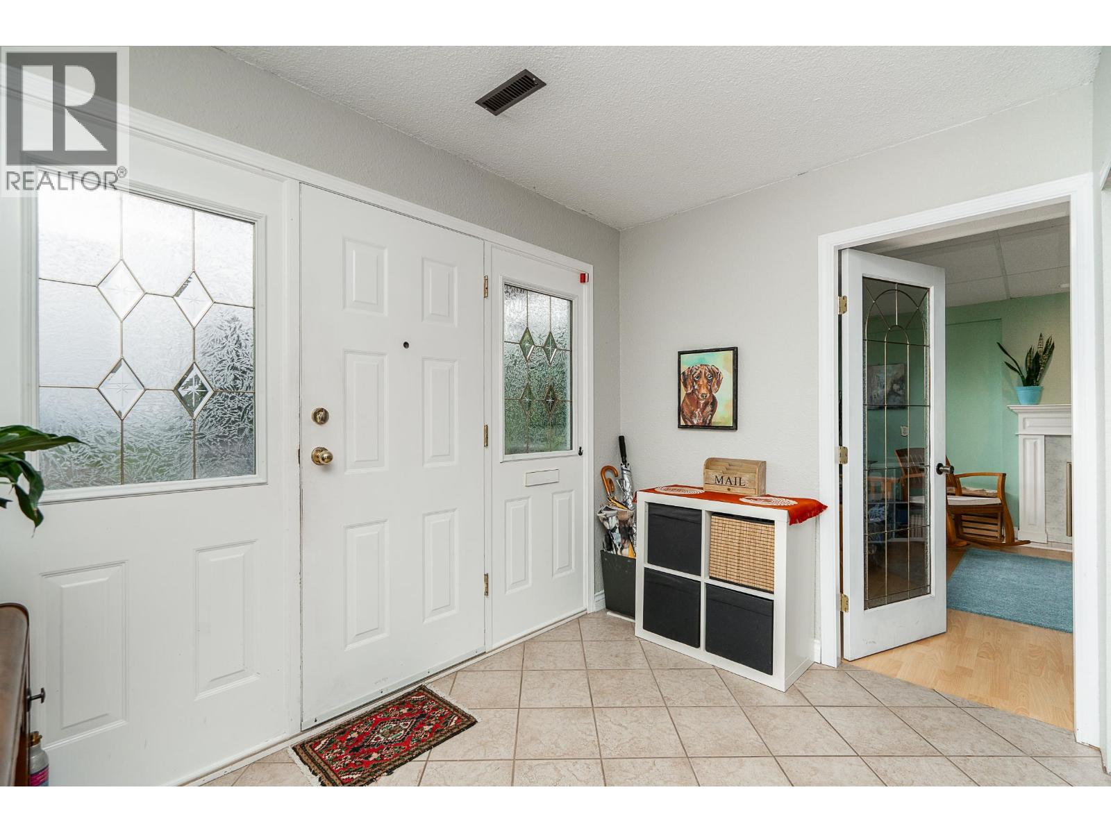 992 Saddle Street, Coquitlam, British Columbia  V3C 3N5 - Photo 2 - R3071339