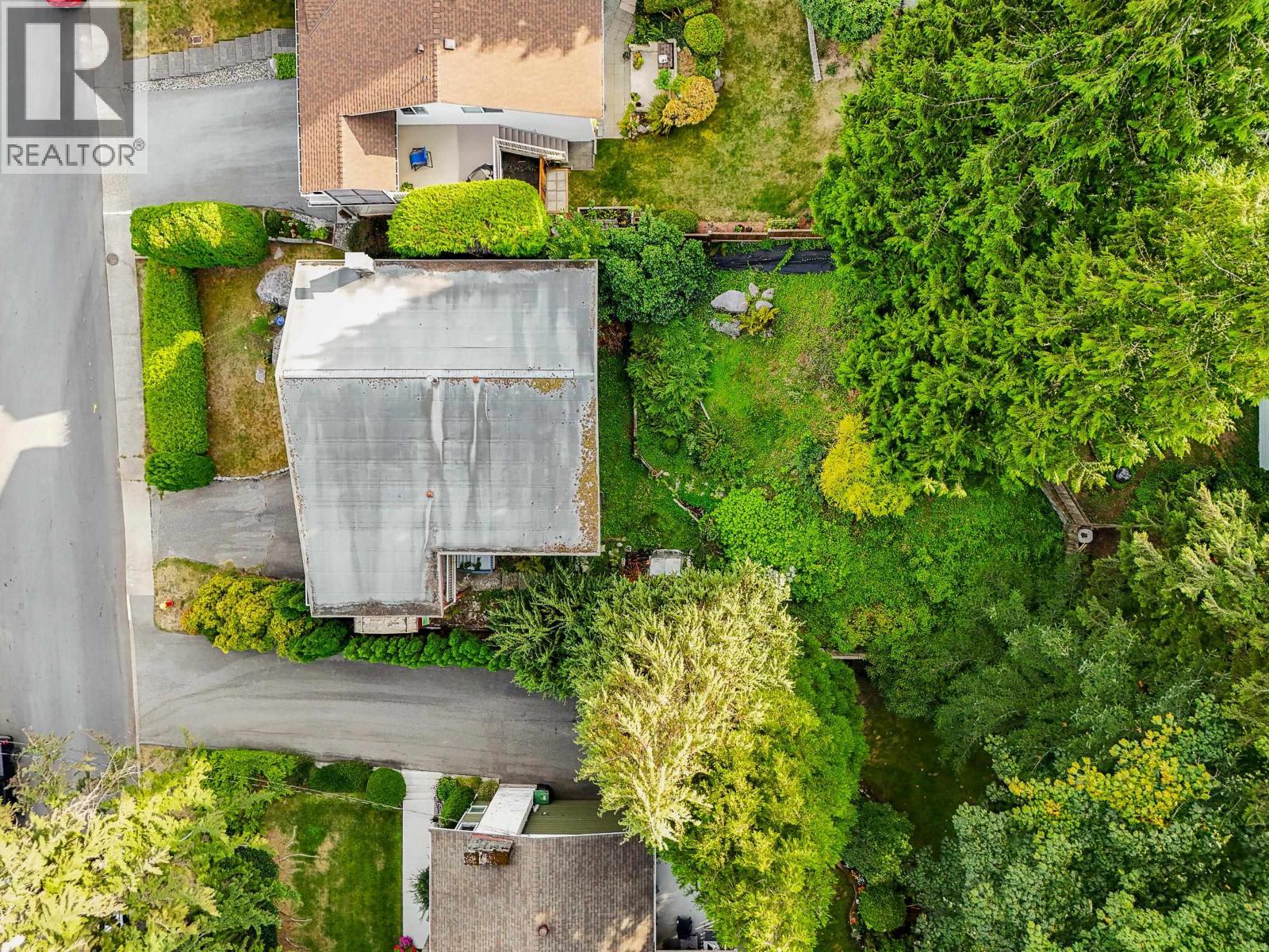 992 Saddle Street, Coquitlam, British Columbia  V3C 3N5 - Photo 28 - R3071339