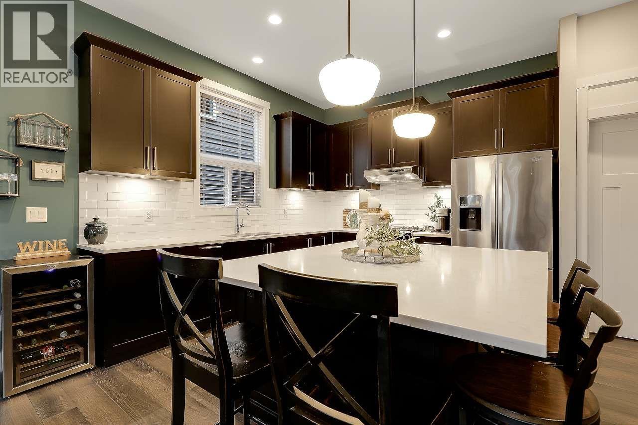 22808 Nelson Court, Maple Ridge, British Columbia  V4R 0G1 - Photo 3 - R3071277