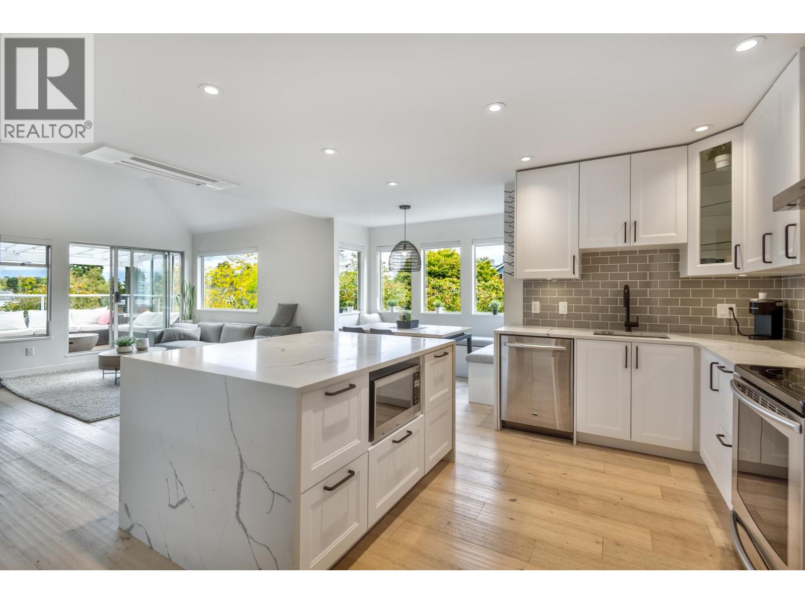 304 1665 Arbutus Street, Vancouver, British Columbia  V6J 3X3 - Photo 1 - R3055654