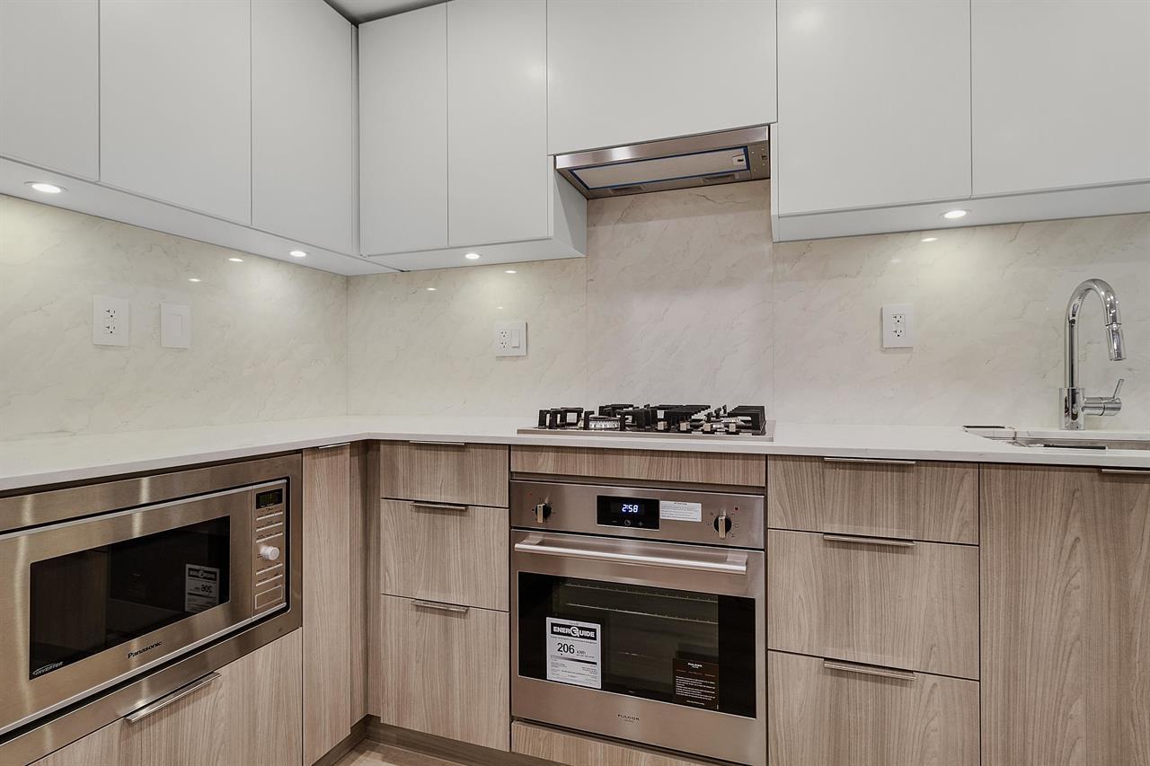 701 10333 133 Street, Surrey, British Columbia  V3T 0V1 - Photo 4 - R3071354