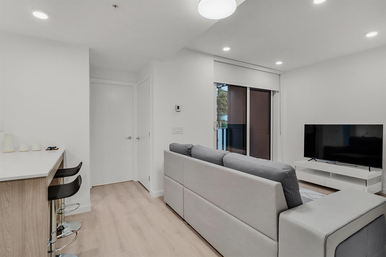 701 10333 133 Street, Surrey, British Columbia  V3T 0V1 - Photo 10 - R3071354