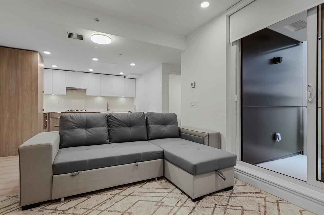 701 10333 133 Street, Surrey, British Columbia  V3T 0V1 - Photo 11 - R3071354