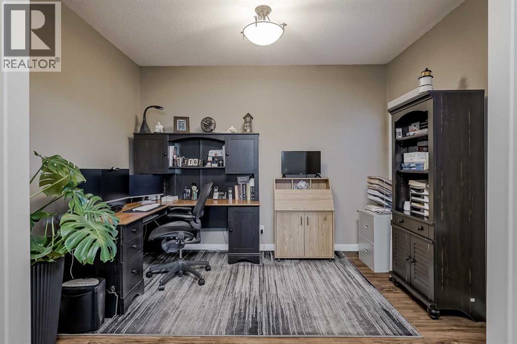 60 Sheep River Heights, Okotoks, Alberta  T1S 2A1 - Photo 4 - A2266508