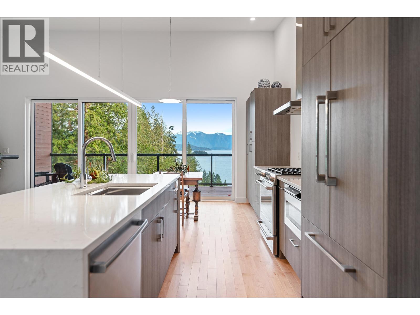 1829 North Road, Gibsons, British Columbia  V0N 1V1 - Photo 8 - R3071344