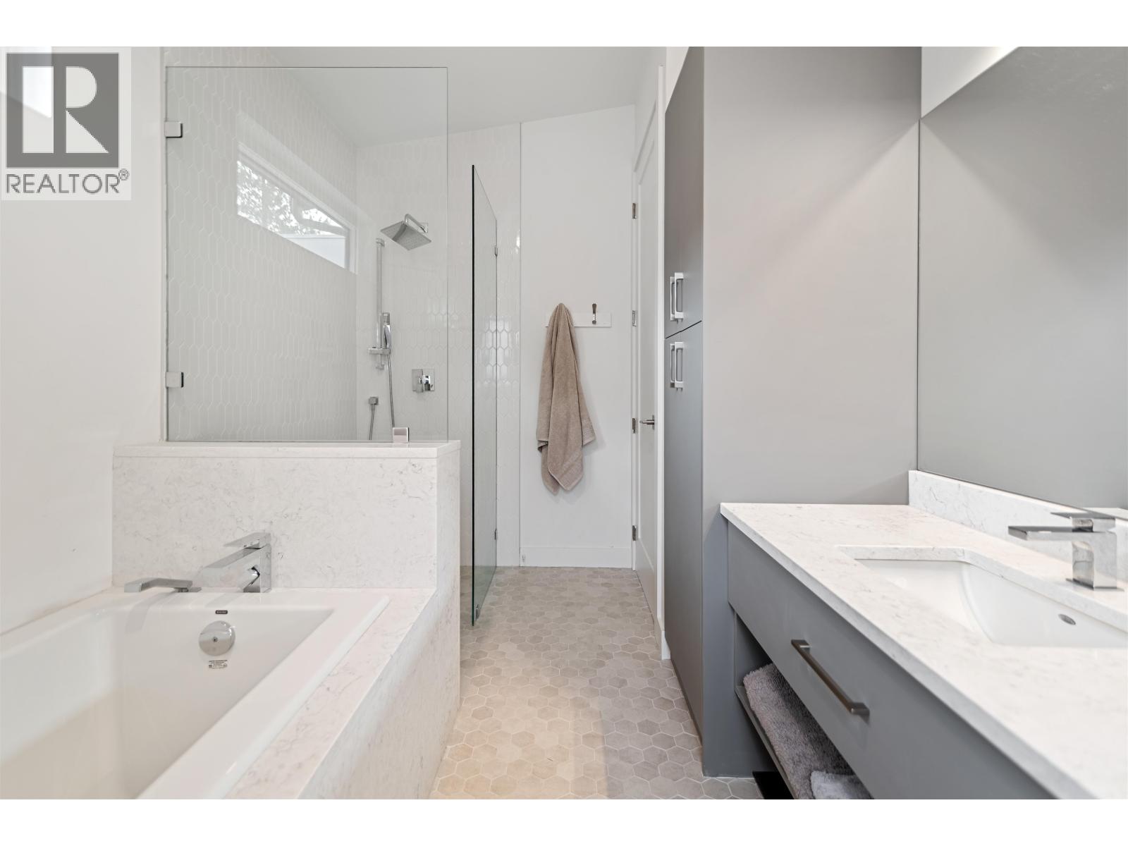 1829 North Road, Gibsons, British Columbia  V0N 1V1 - Photo 14 - R3071344