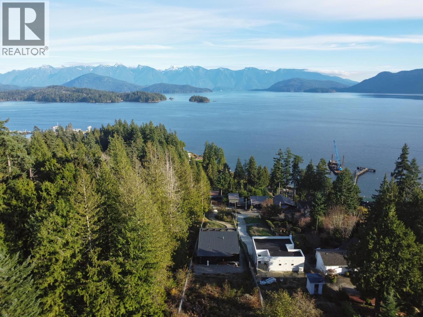 1829 North Road, Gibsons, British Columbia  V0N 1V1 - Photo 19 - R3071344