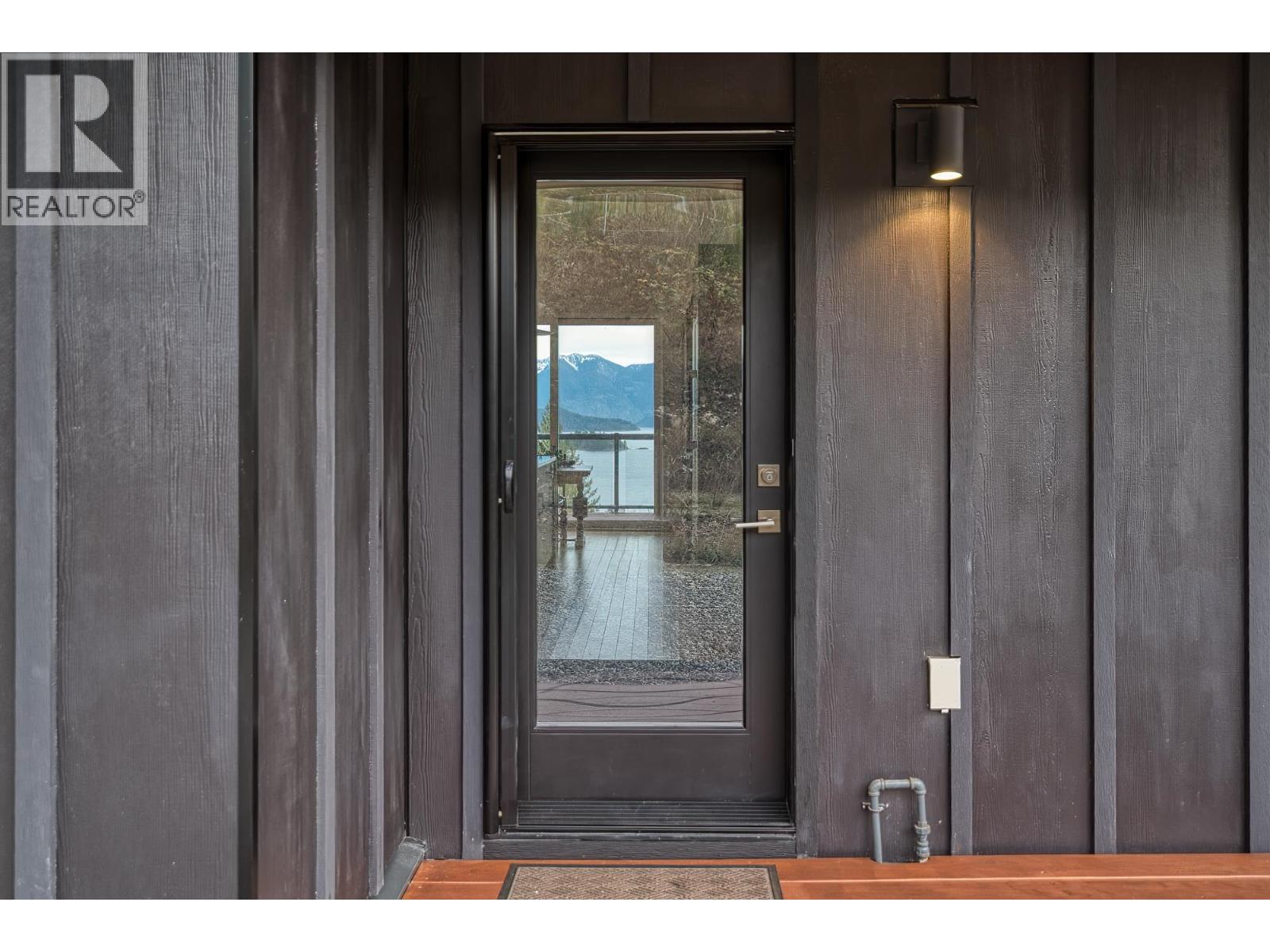 1829 North Road, Gibsons, British Columbia  V0N 1V1 - Photo 6 - R3071344